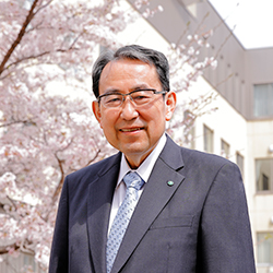 長野保健医療大学　学長・保健科学部長　田中榮司